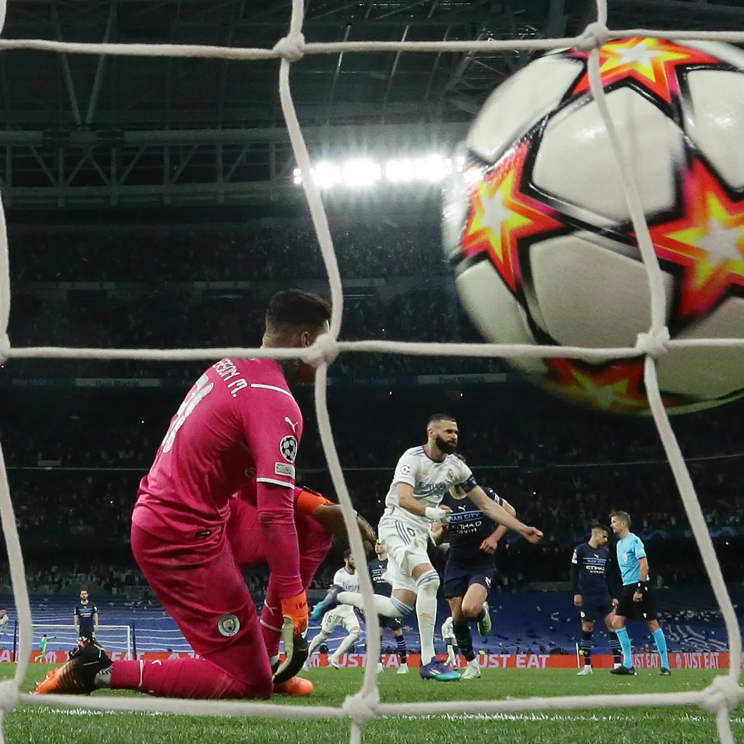 Pursuit 3 Santiago Bernabéu Stadium Goal Net UCL 21/22 Frame^ Back To School|Memorabilia